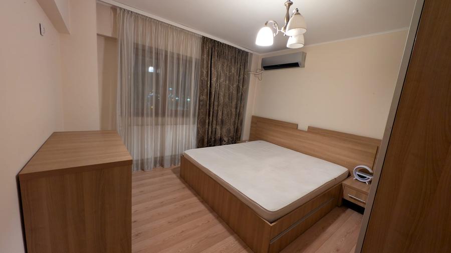 Apartament cu 4 camere decomandat în Tineretului