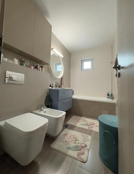 Apartament cu 3 camere decomandat, mobilat în Central