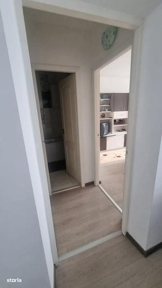 Apartament cu 3 camere semidecomandat în Prisăcani