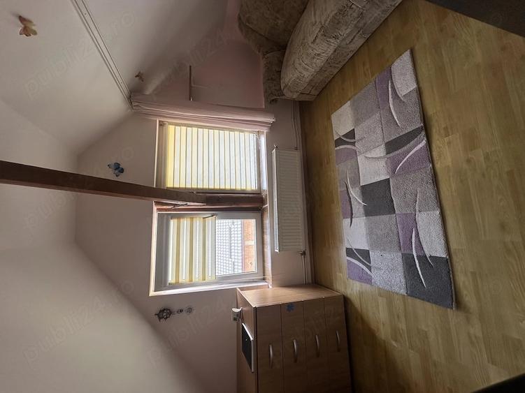 Apartament cu 4 camere decomandat în Florești