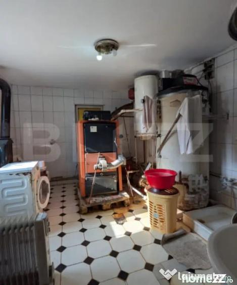 Casă cu 7 camere cu Teren 1656 Mp în Central