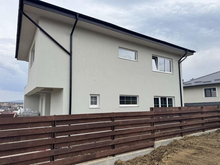 Casă cu 3 camere în Valea Adâncă