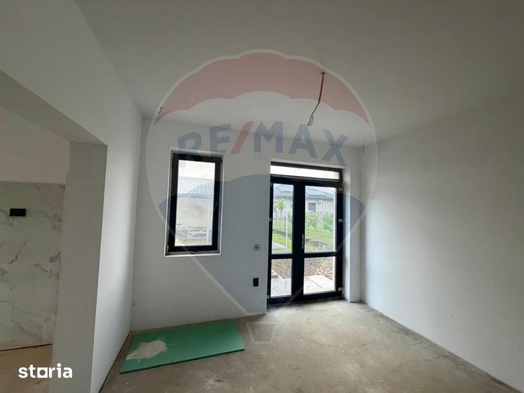 Casă cu 4 camere cu Teren 200 Mp în Central
