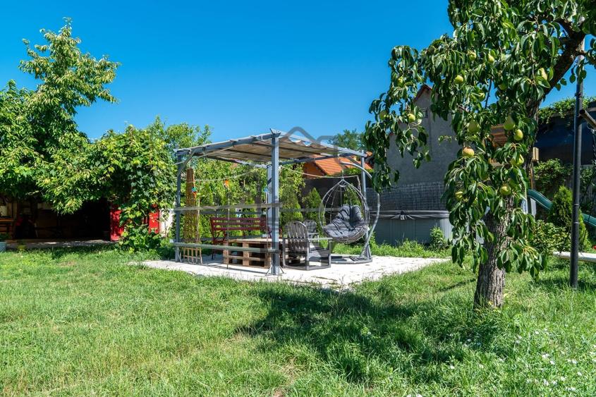 Casă individuală cu 8 camere cu Canalizare în Terezian