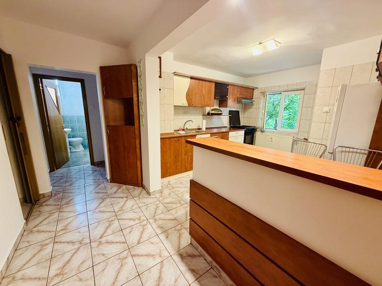 Apartament cu 3 camere decomandat, mobilat în Lujerului