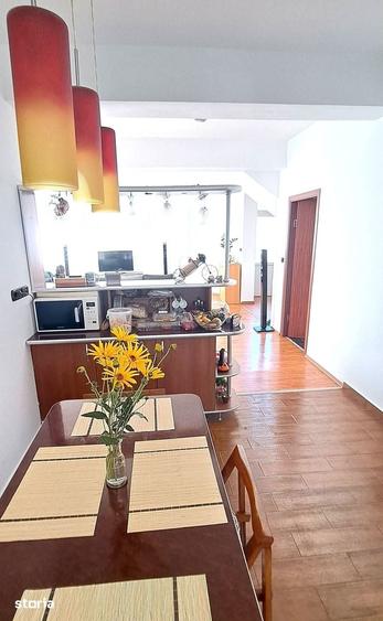 Casă cu 5 camere cu Teren 500 Mp în Central