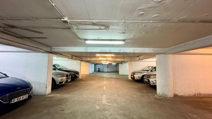 Birou, de 526 mp, în Universitate