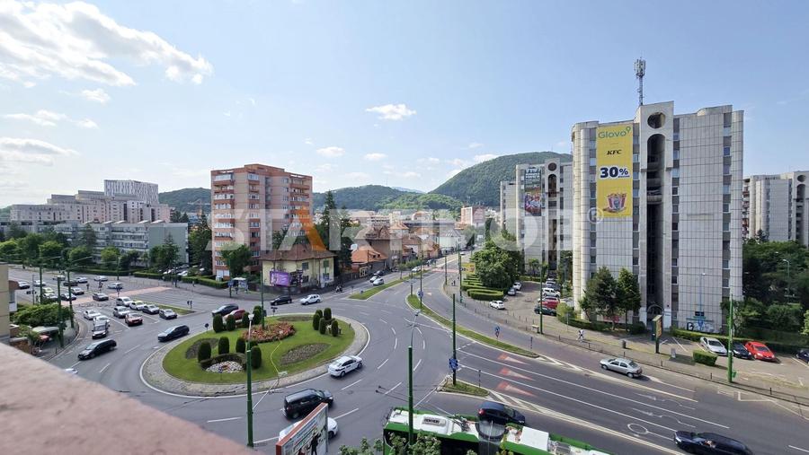 Apartament cu 4 camere decomandat, mobilat în Centrul Civic