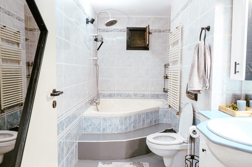 Apartament cu 4 camere decomandat în Complex Studențesc