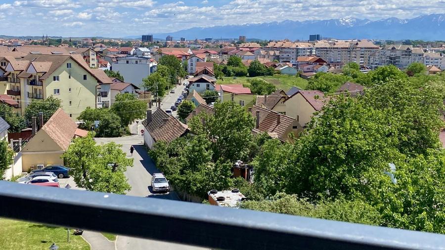 Apartament cu 2 camere semidecomandat, mobilat în Turnișor