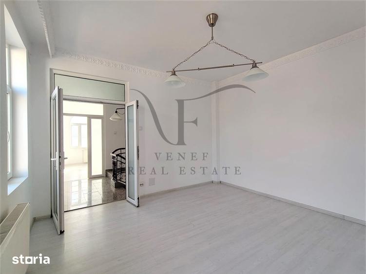 Casă cu 9 camere cu Teren 212 Mp în Eminescu