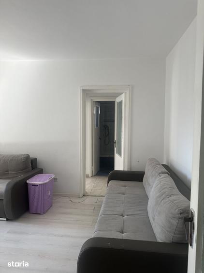 Apartament cu 3 camere semidecomandat în Central