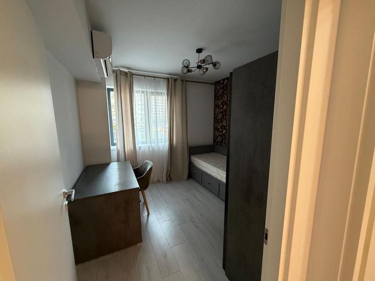 Apartament cu 3 camere semidecomandat, mobilat în Pipera