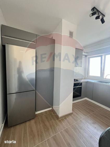 Apartament cu 4 camere în Polivalentă