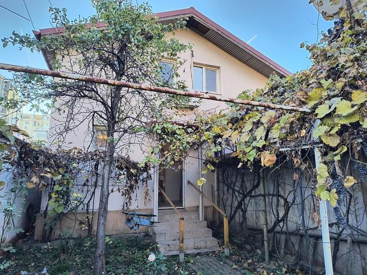 Casă individuală cu 2 camere cu Canalizare în Regie