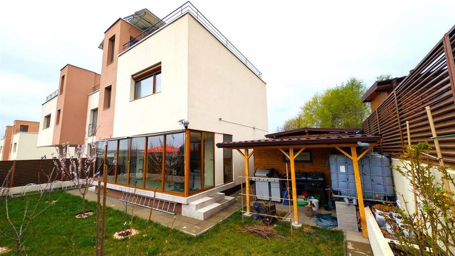 Casă cu 4 camere cu Garaj în Miroslava