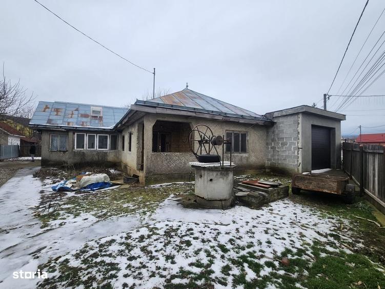 Casă cu 4 camere în Faraoani