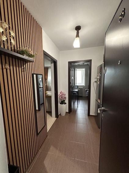 Apartament cu 2 camere semidecomandat în Colentina