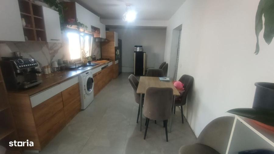 Casă cu 4 camere în Central
