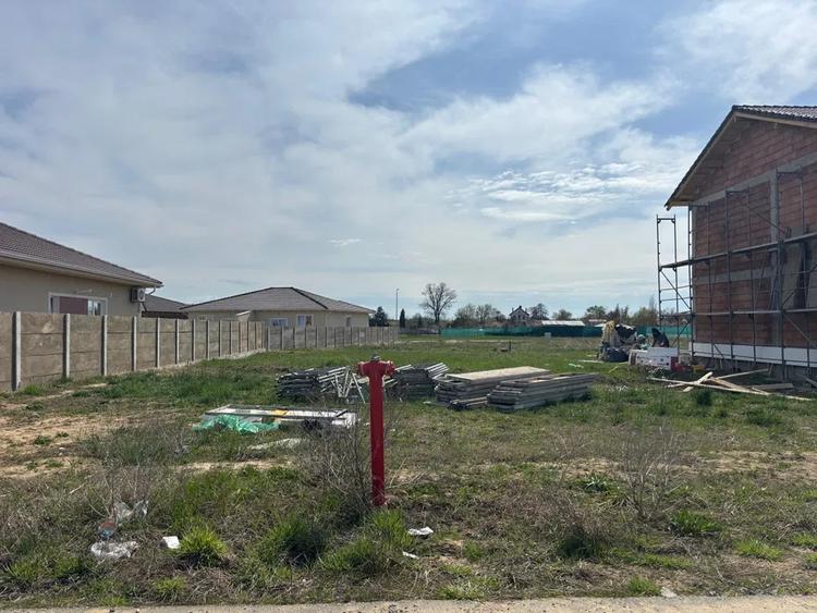Teren Construcții intravilan de 566 mp, în Moșnița Nouă