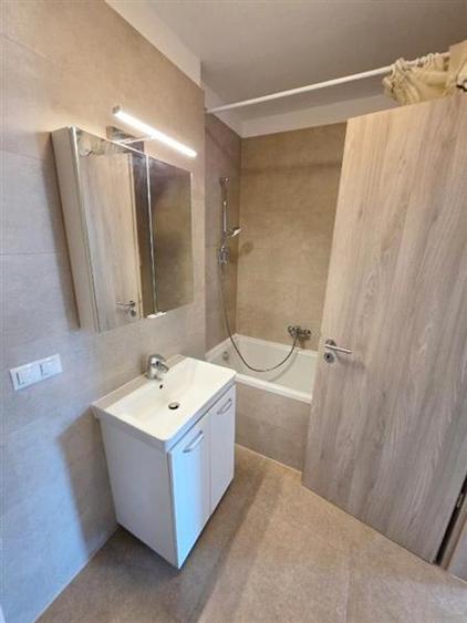 Apartament cu 2 camere decomandat, mobilat în Tractorul