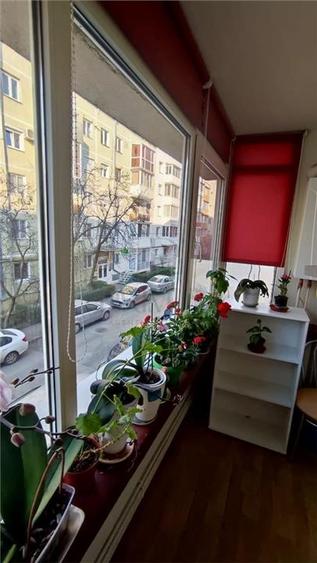 Apartament cu 3 camere semidecomandat în Girocului
