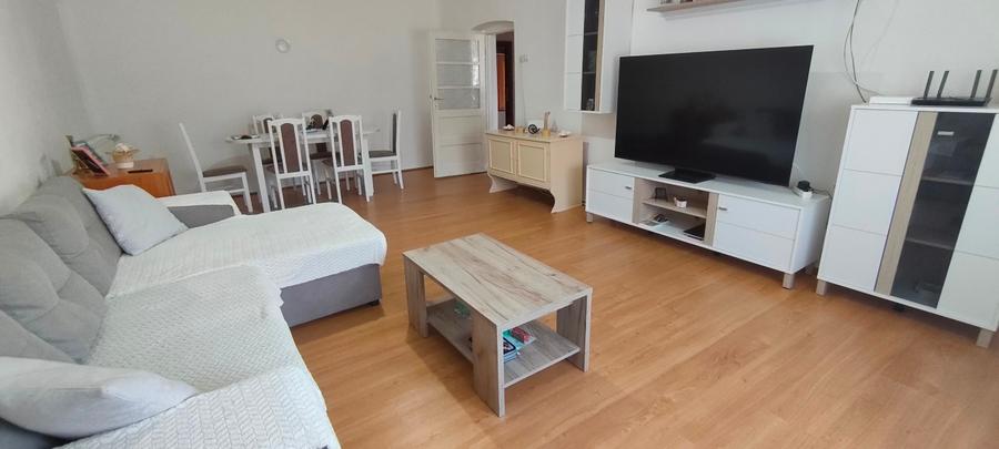 Casă individuală cu 5 camere cu Teren 1090 Mp în Central