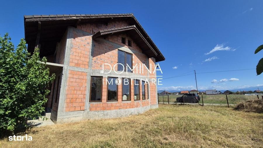 Casă cu 4 camere cu Teren 300 Mp în Central