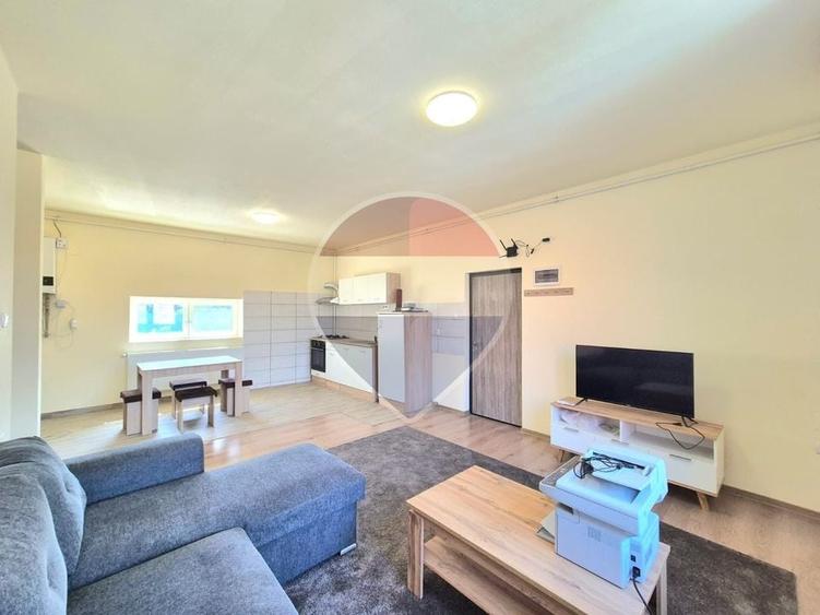 Apartament cu 3 camere, la prima închiriere, în zona centrală - 4
