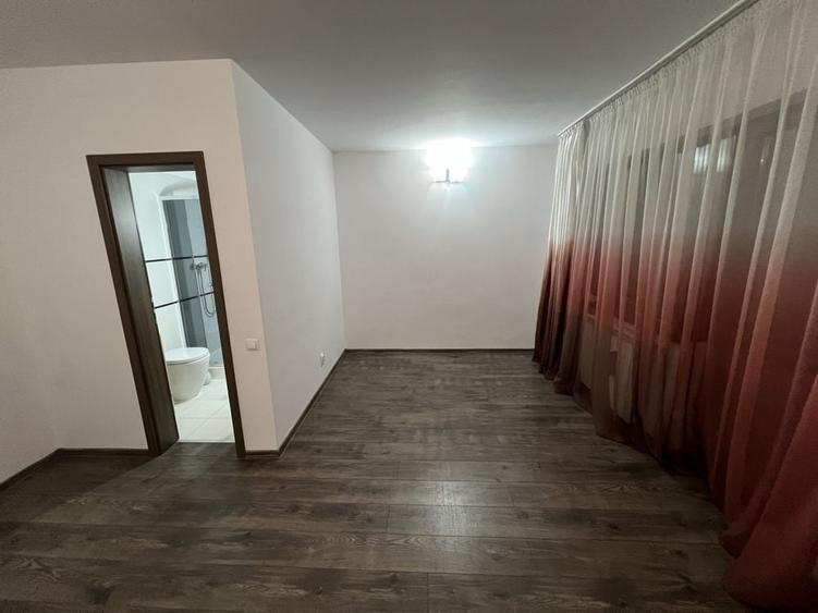Casă cu 4 camere cu Teren 1000 Mp în Central