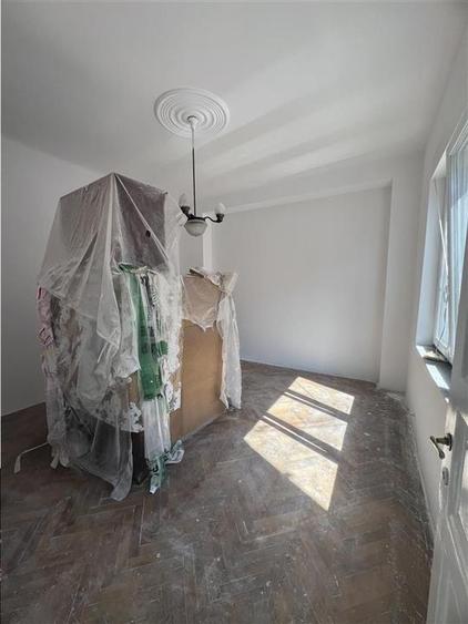 Casă individuală cu 5 camere cu Teren 250 Mp în Ultracentral