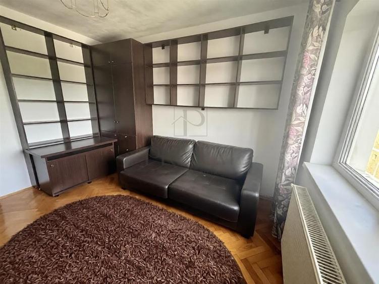 Apartament cu 3 camere decomandat în Aradului