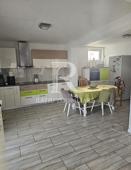 Casă cu 5 camere cu Piscina în Călugareni