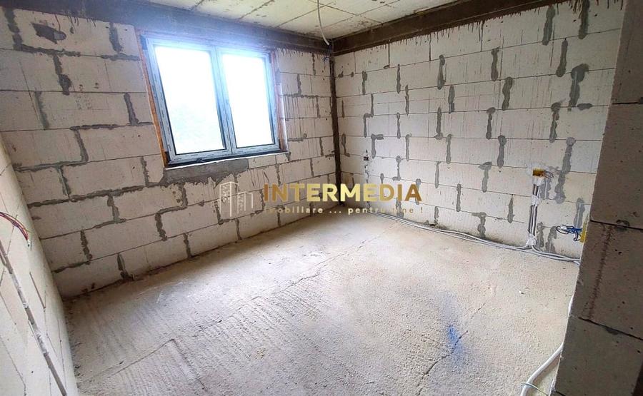 Apartament cu 3 camere decomandat în Cetate