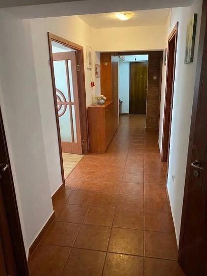 Apartament cu 4 camere decomandat în Central