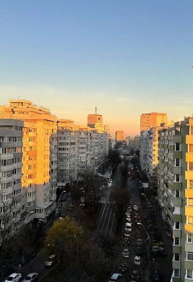 Apartament cu 3 camere decomandat, mobilat în Victoriei
