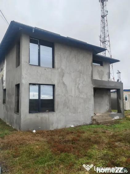 Casă cu 4 camere cu Teren 1380 Mp în Brazi