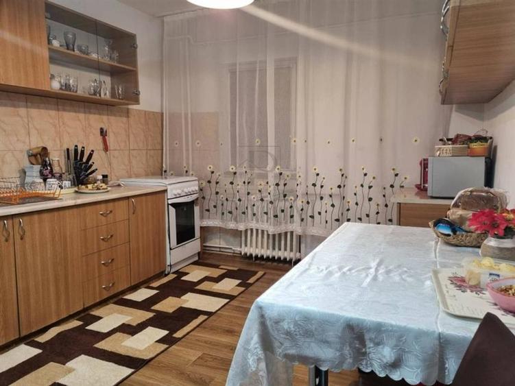 Apartament cu 2 camere semidecomandat, mobilat în Soarelui