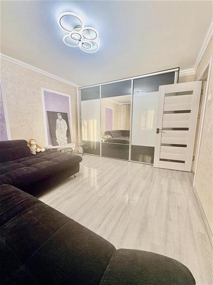Apartament cu 4 camere decomandat, mobilat în Est