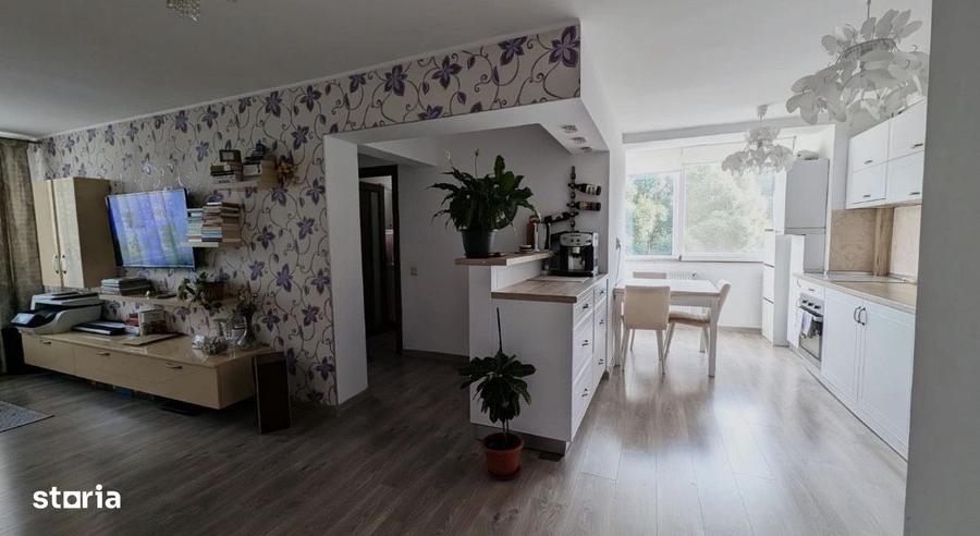 Apartament cu 3 camere semidecomandat, mobilat în Semicentral