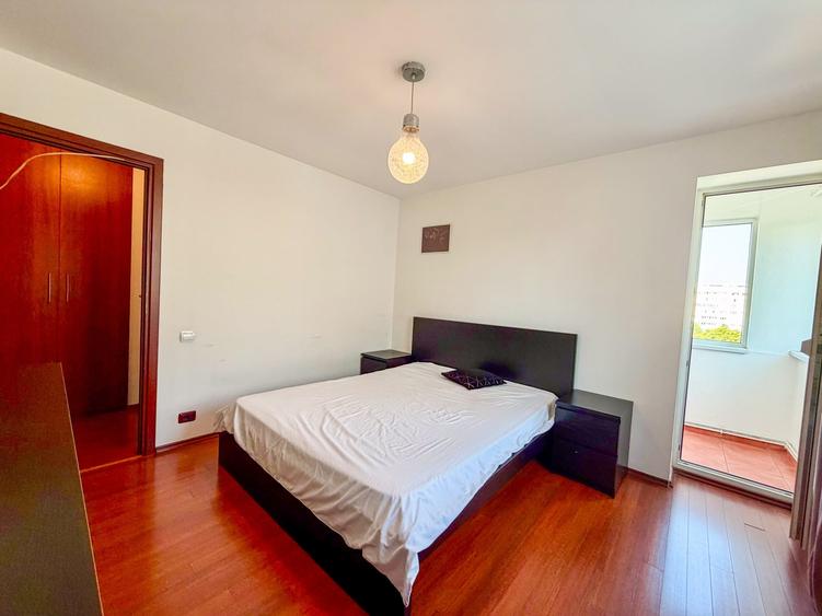 Apartament cu 3 camere semidecomandat, mobilat în Dristor