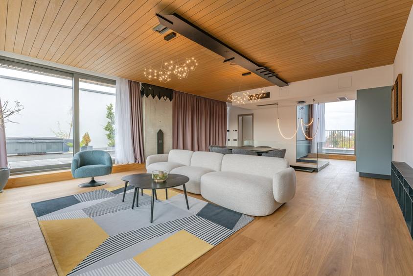 Apartament cu 3 camere decomandat, mobilat în Ultracentral