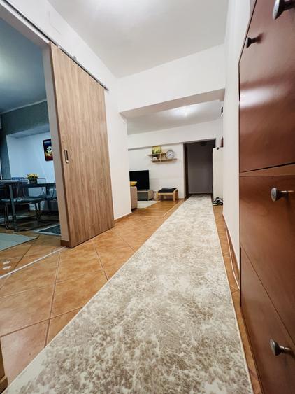 Apartament cu 4 camere decomandat, mobilat în Tei