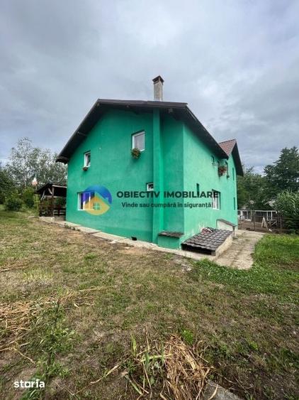 Casă cu 6 camere cu Teren 2088 Mp în Podoleni