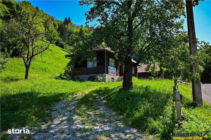 Casă cu 2 camere decomandat cu Teren 4300 Mp în Bran