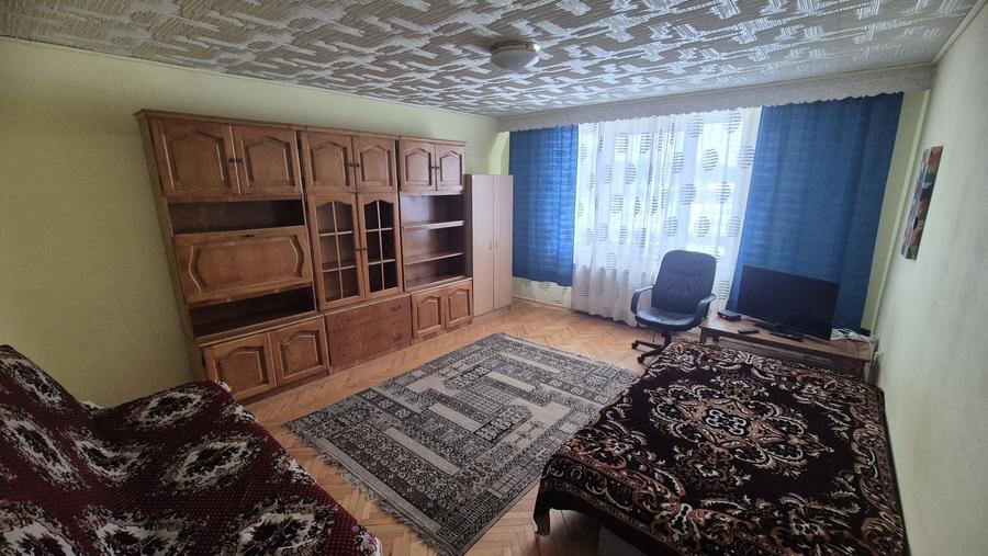 Apartament cu 3 camere semidecomandat în Dezmir