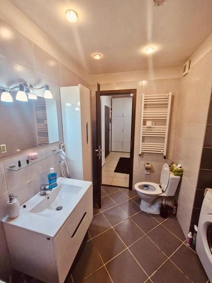 Soarelui. 3 camere. Decomandat. Mobilat si utilat. Terasa mare - 12
