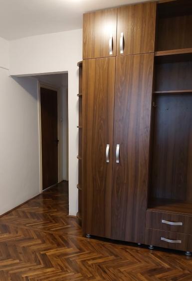 Apartament cu 3 camere decomandat în Lacul Morii