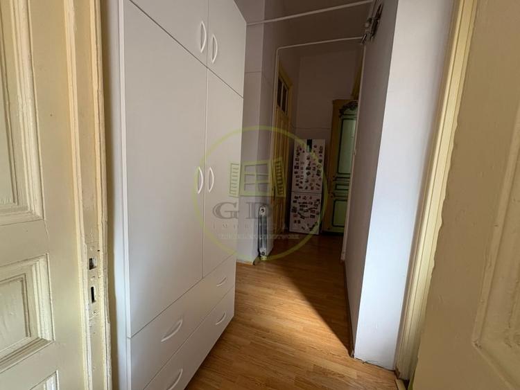 Apartament cu 3 camere decomandat, mobilat în Central
