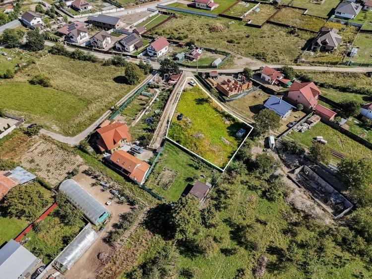 Teren Construcții intravilan de 1430 mp, în Cărpiniș